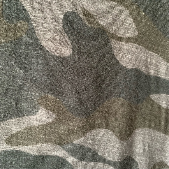 Old Navy Luxe Camo Crew Neck Tee - Picture 3 of 4